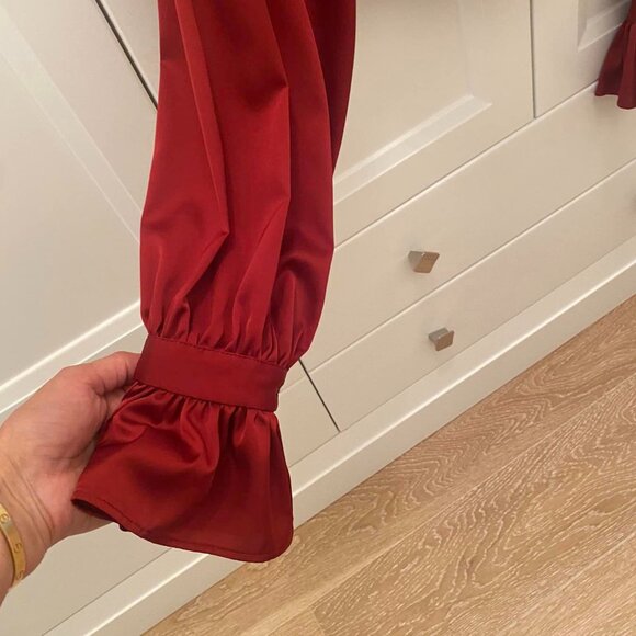 RED BLOUSE - Picture 3 of 4